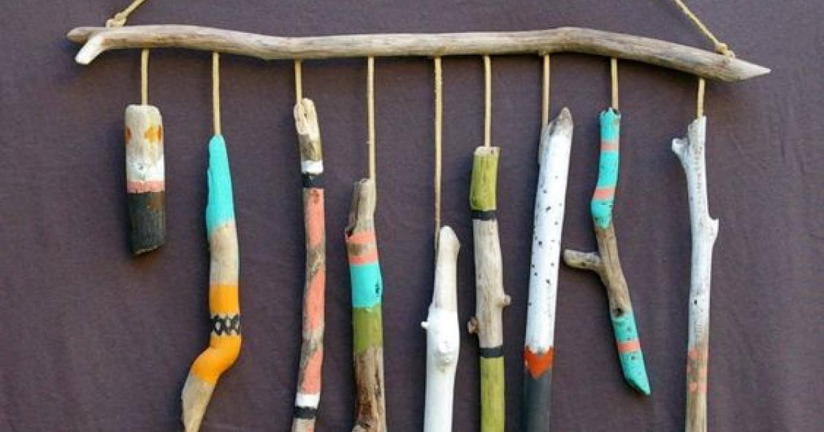 Декорация от изрисувани клони за цвят в ежедневието