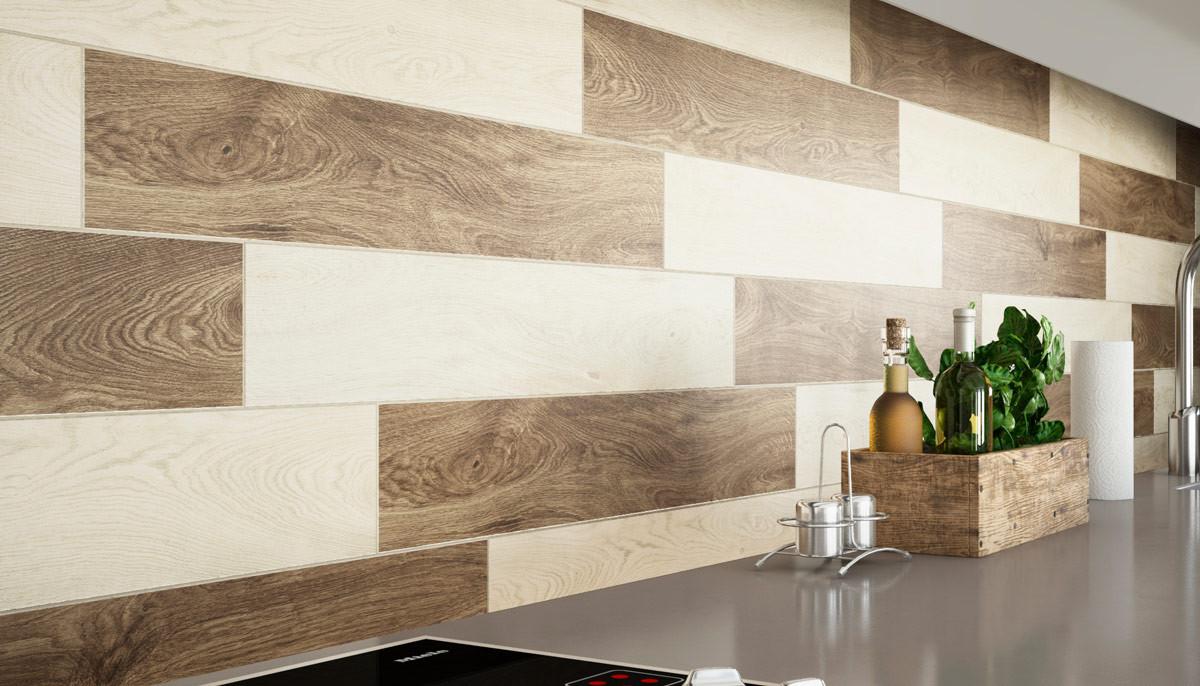 Кухнята вече е съвременна - със същата настилка като в дневната, без лайсни и дори с дървен гръб