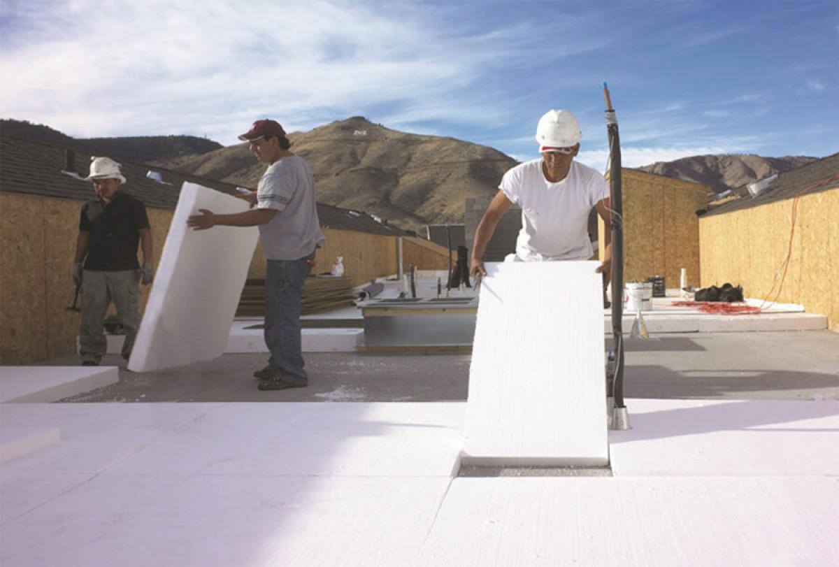 Експандираният пенополистирол (EPS) е евтин, но неустойчив вариант