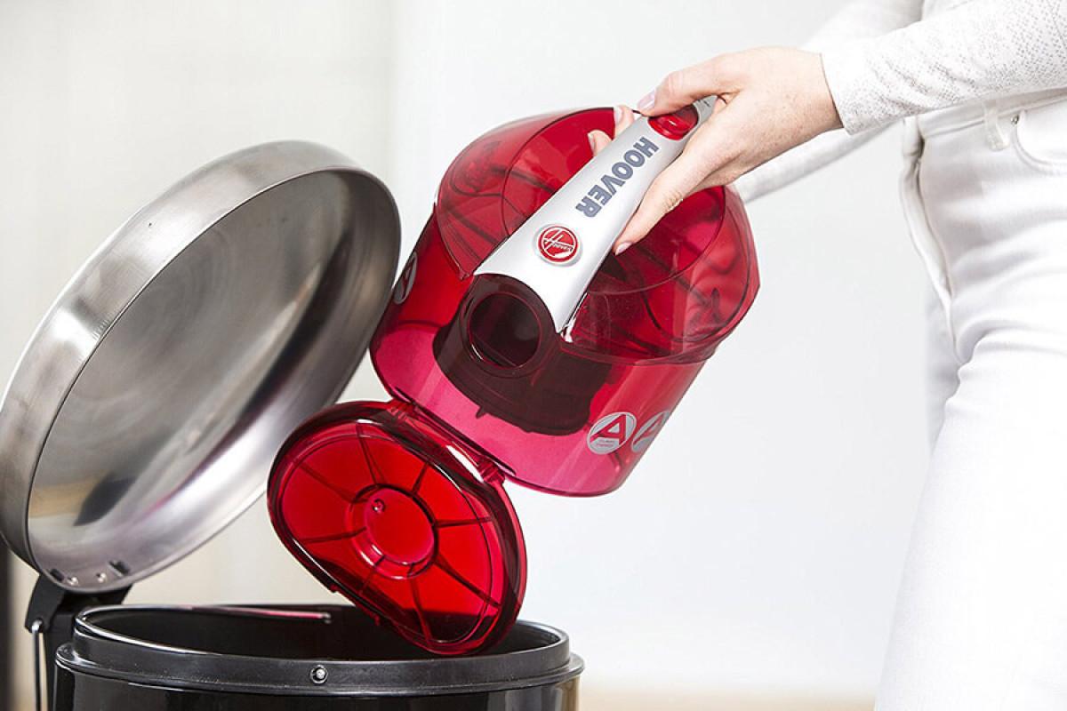 Подменяйте редовно торбичката на прахосмукачката или заложете на уред със специален съд за прах