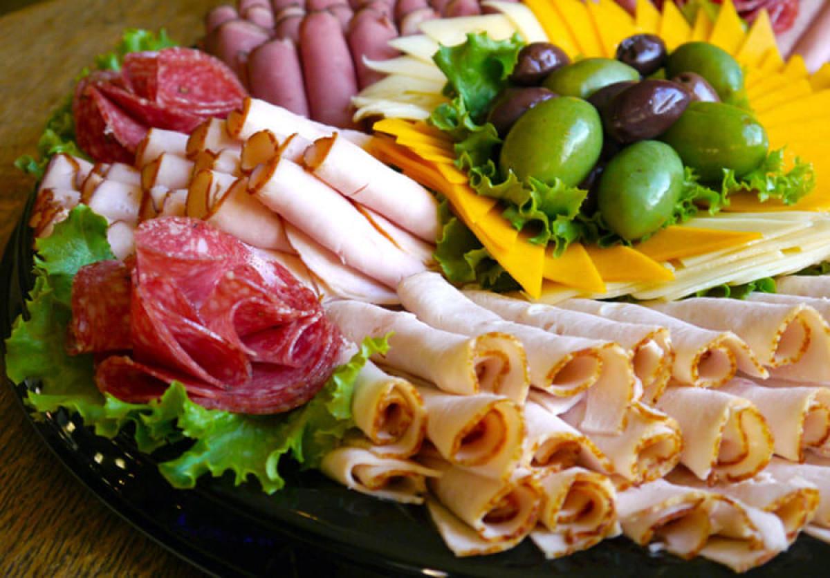 Страхотно плато с колбаси за ценители