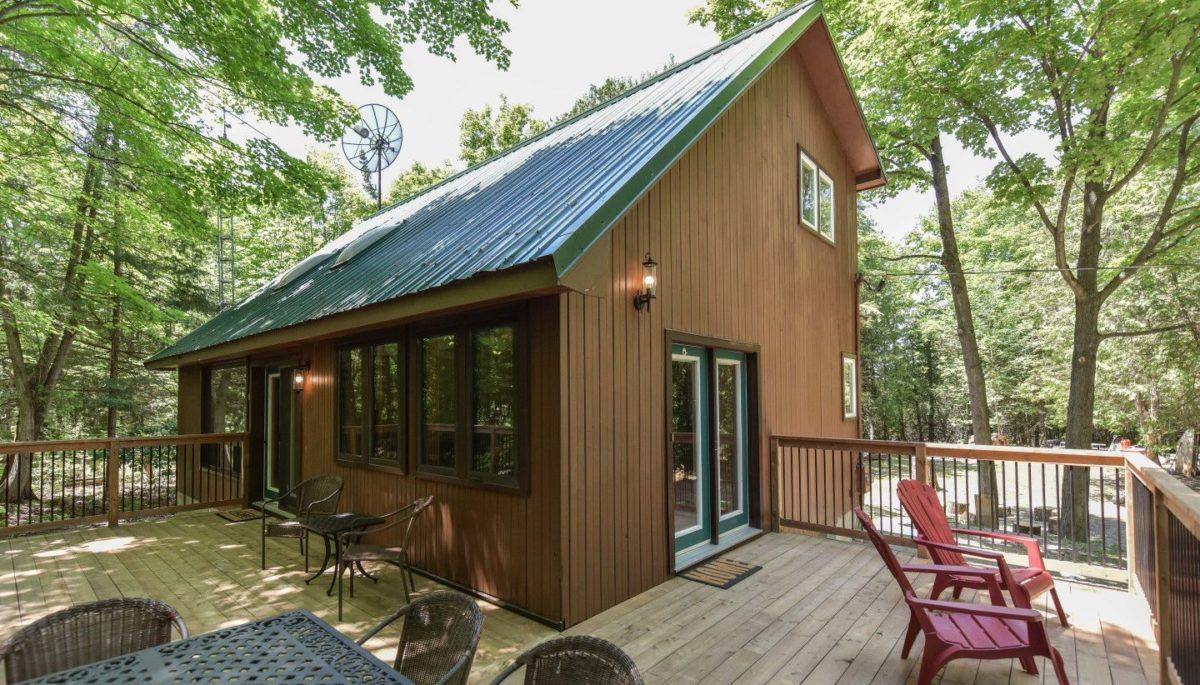 Покрив, решен в зелено