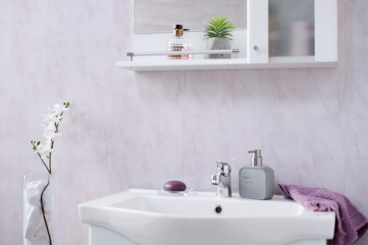 PVC Лампериите са лесни за инсталиране от любителите на „направи си сам“