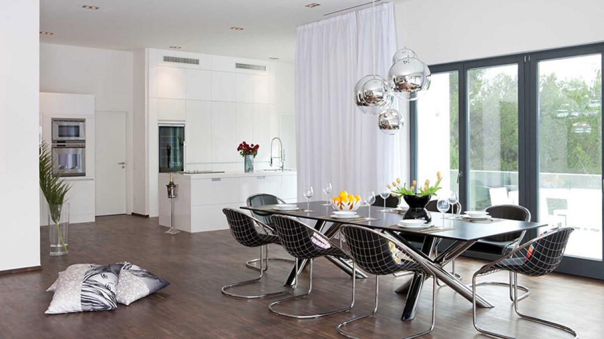 Металните трапезарни столове със седалка тип решетка