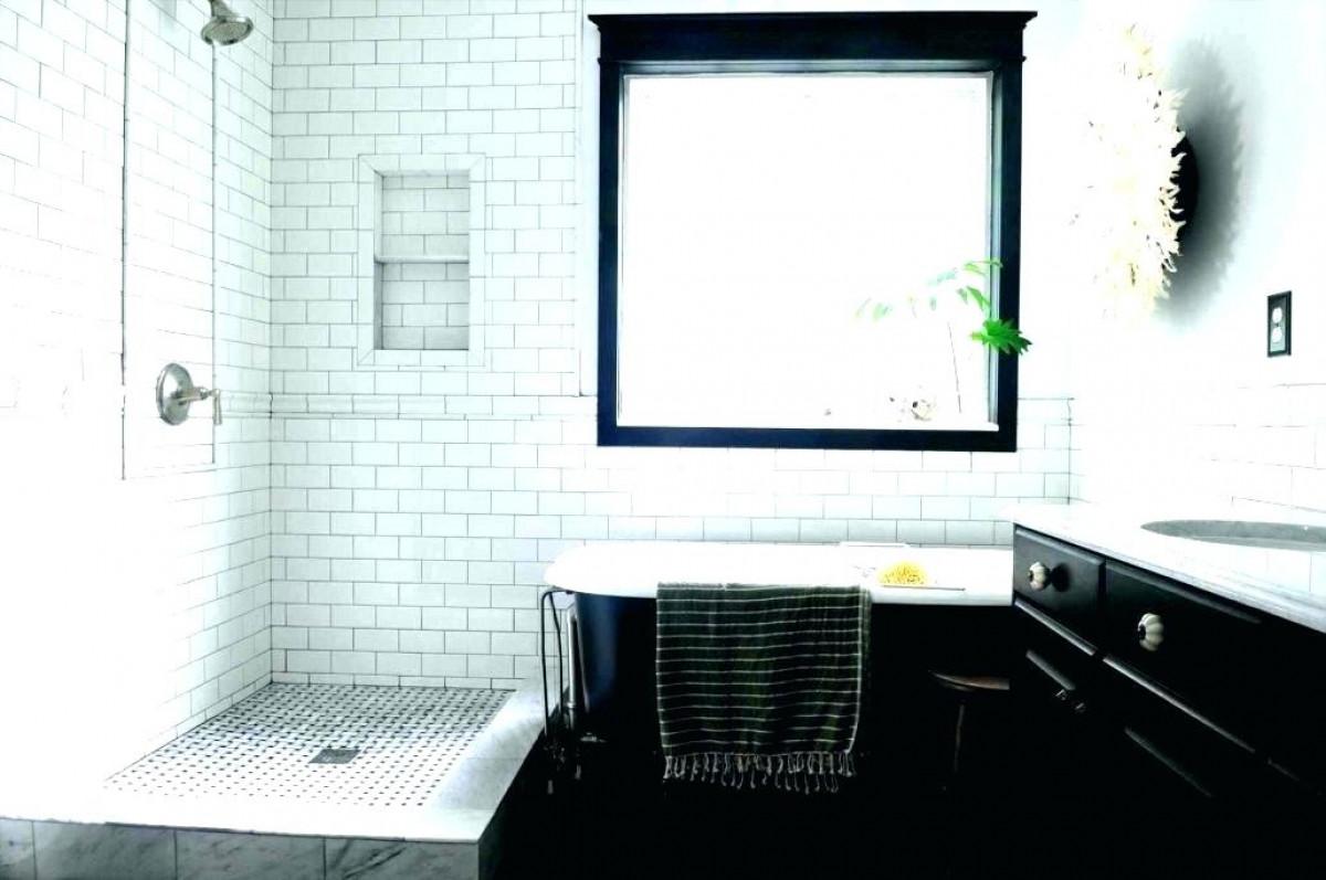 Тъмен под и светли стени