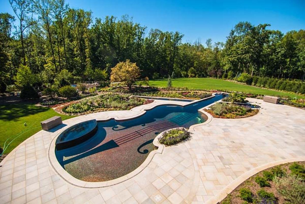 Басейни с нестандартни форми