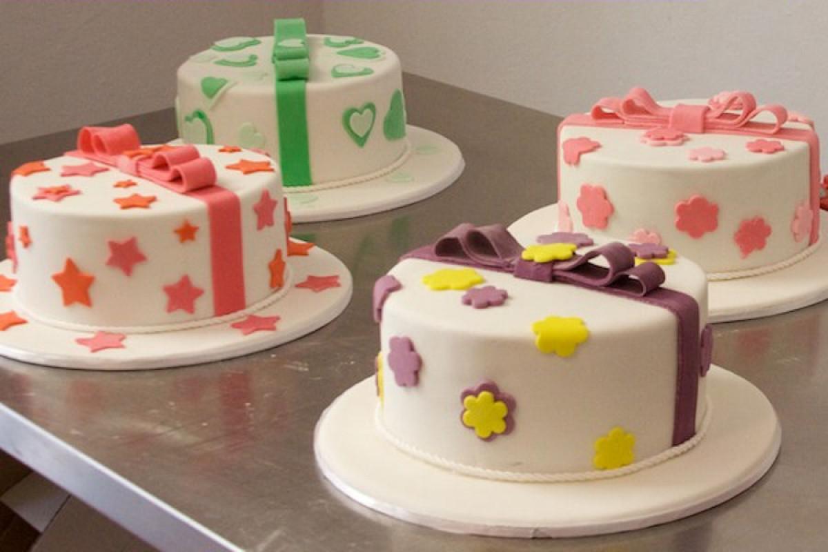 Фигурките - лесна и впечатляваща техника за декорация на торти