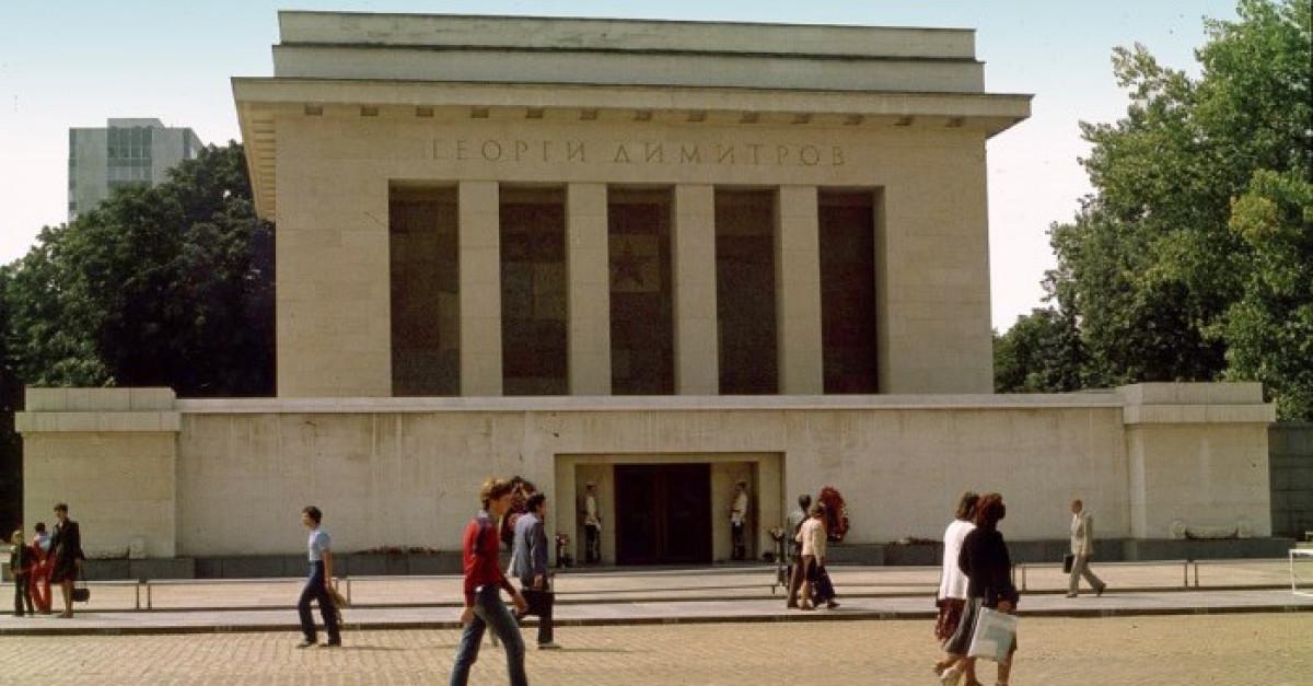 Страховити сгради от времето на комунизма