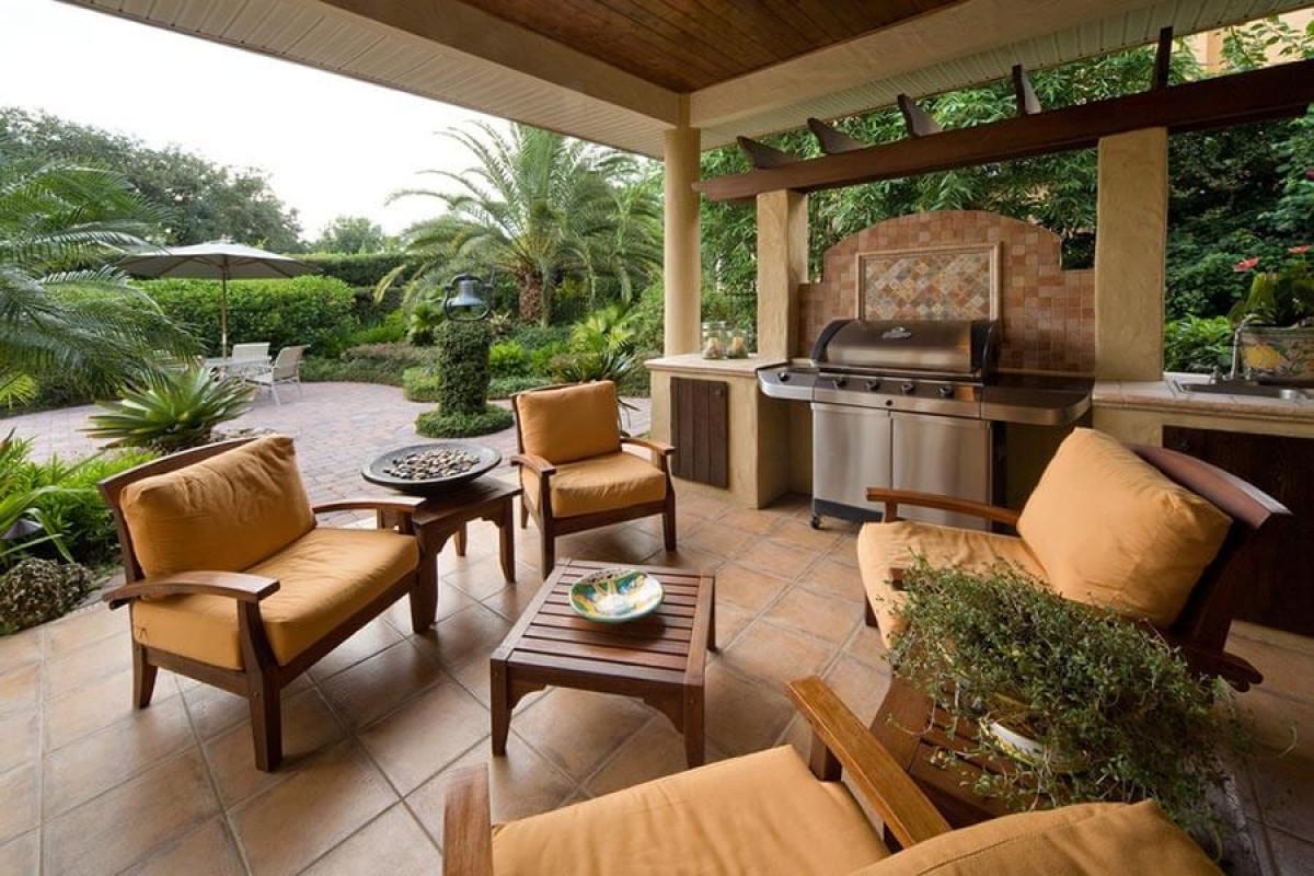 Впечатляващ навес, прекроен в кътче за отмора