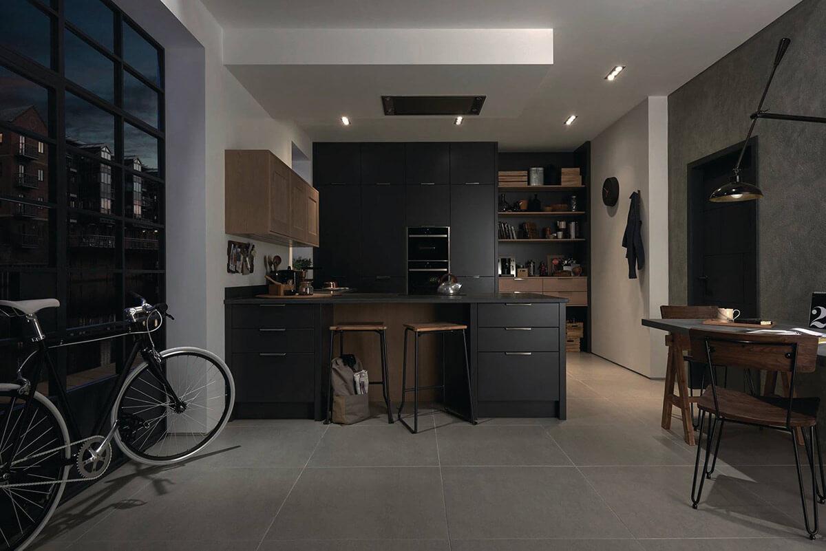 Не изключвайте черния цвят от дизайна на кухнята