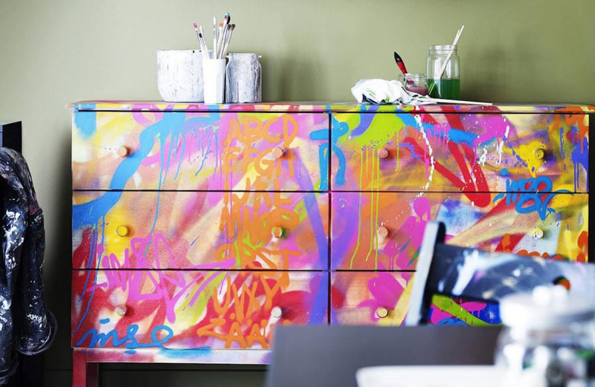 Мебели, покрити с ефектни графити - защо не?