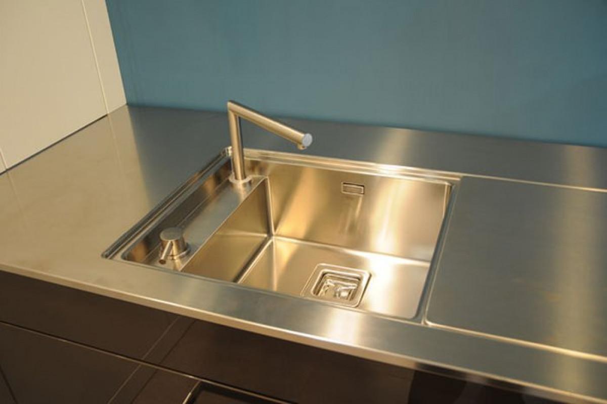 Мивка с подвижен капак или плот