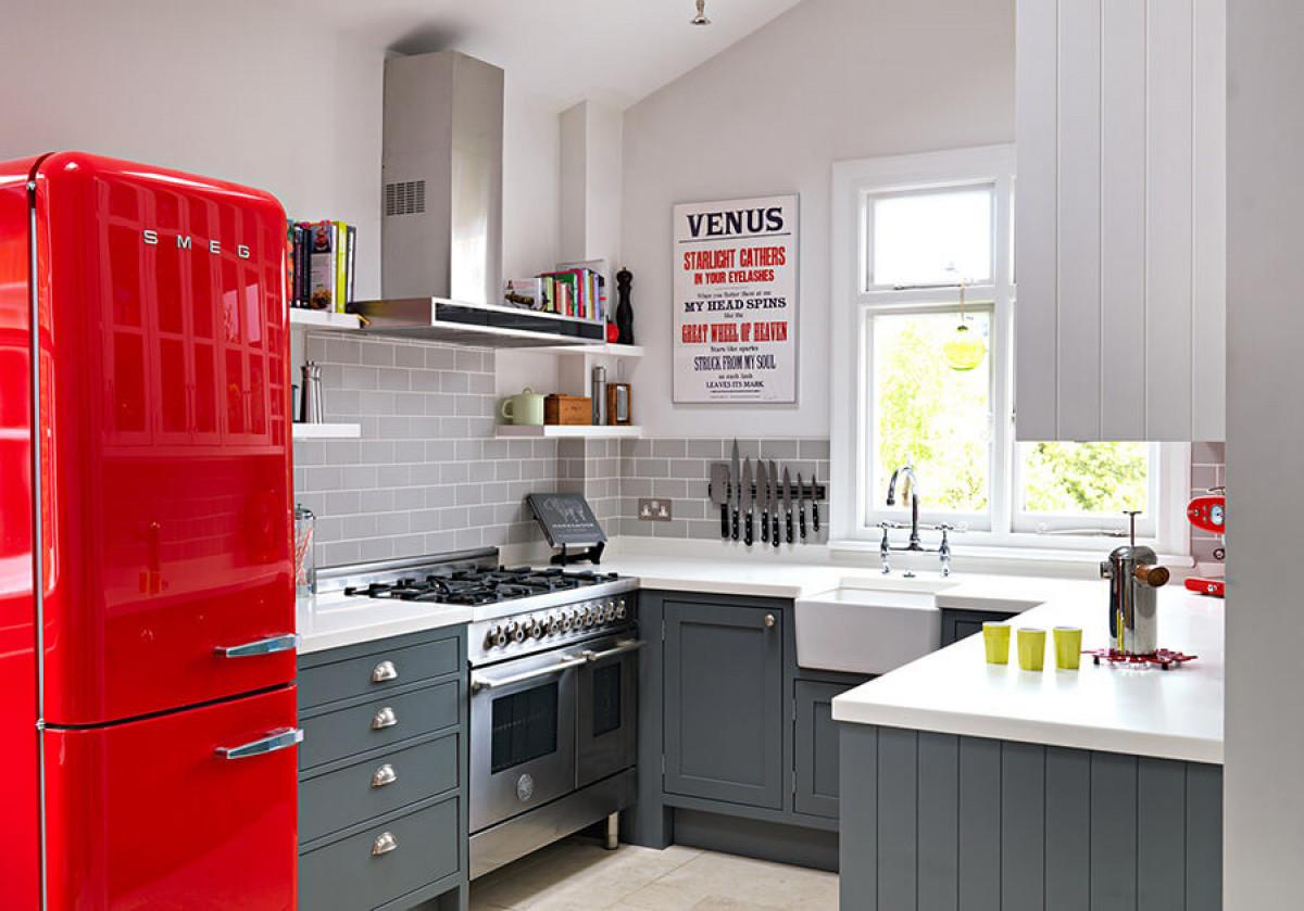 Превърнете червените елементи в стилен акцент от кухненското обзавеждане