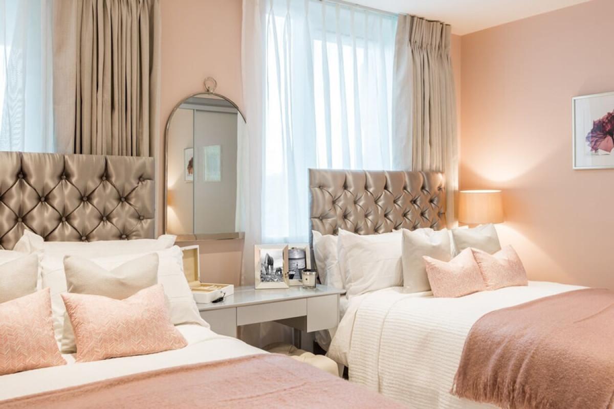 Романтично преобразена спалня