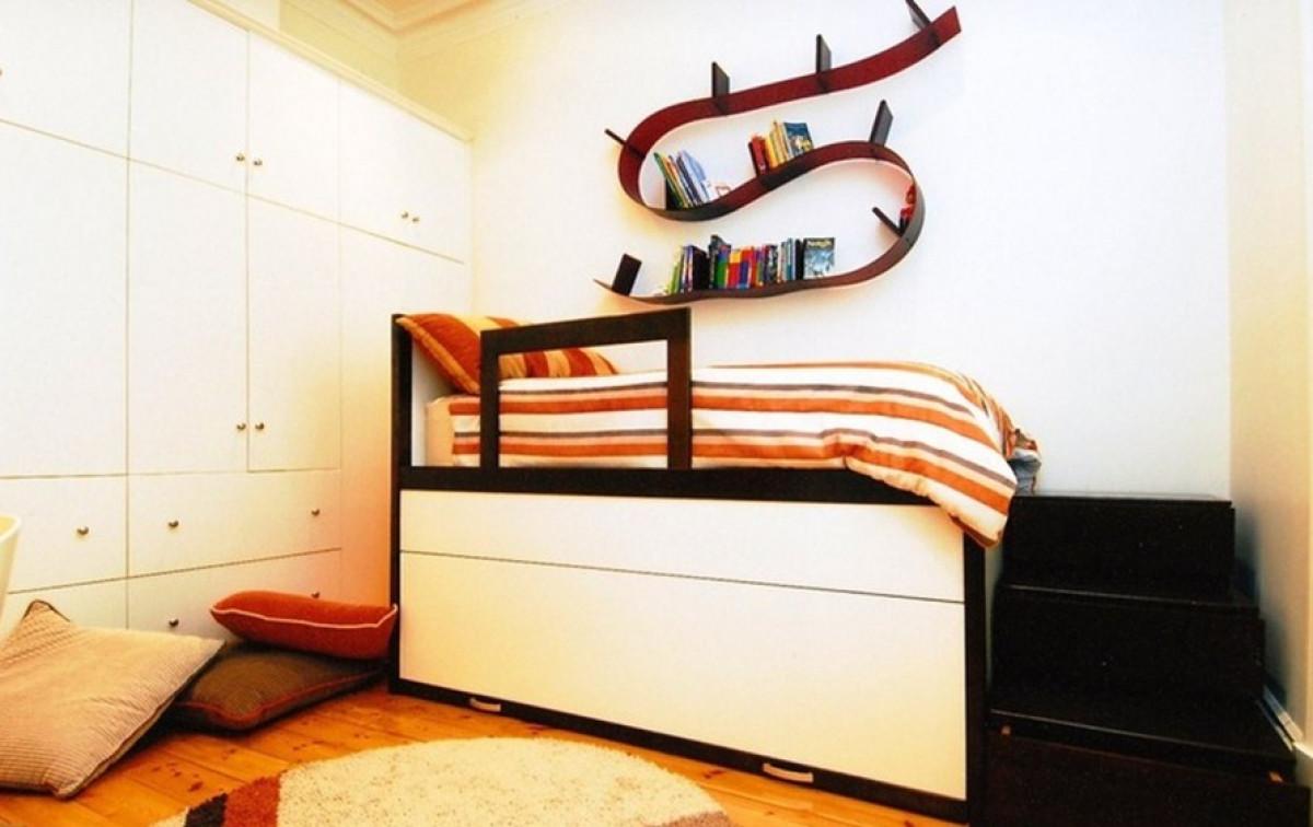 Забавна секция за книги за пораснали деца