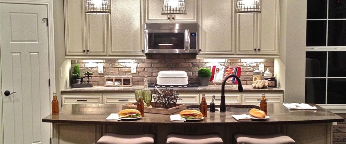 Светлината над кухненското пространство