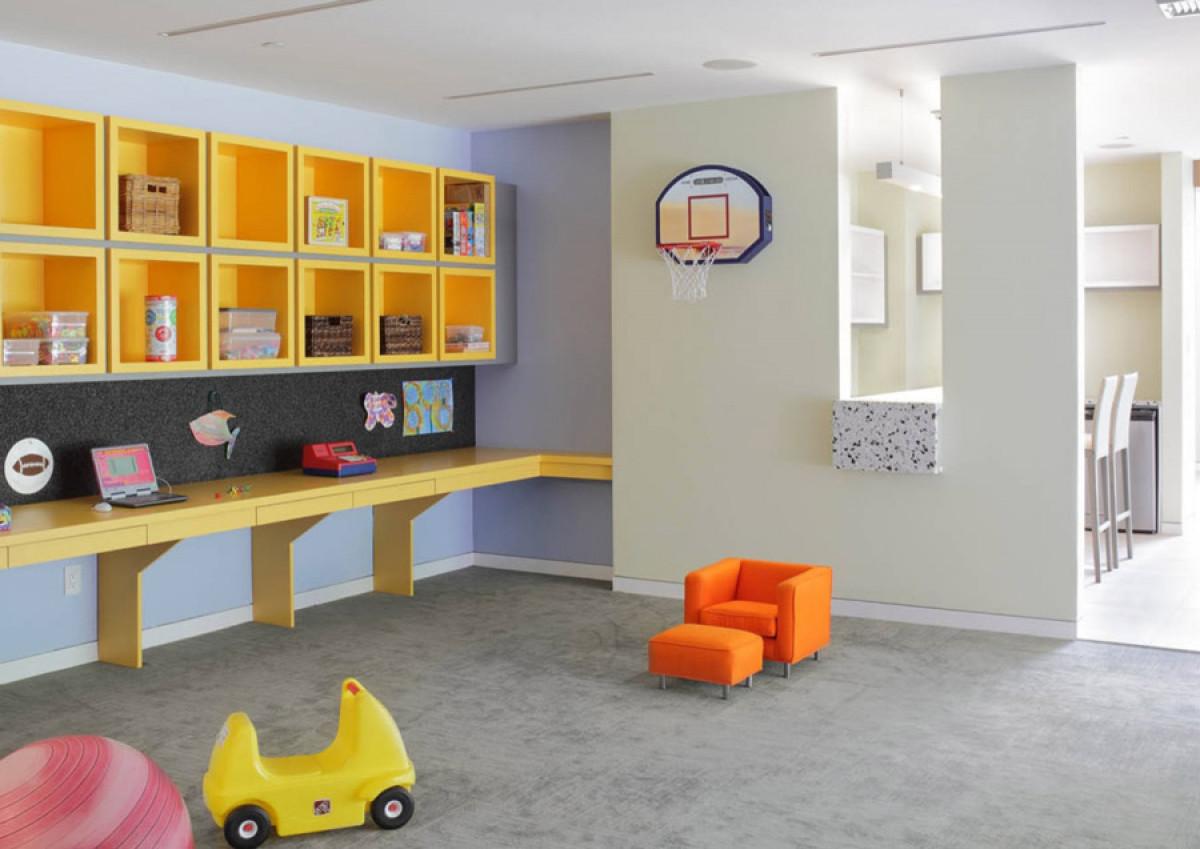 Огромен работен плот