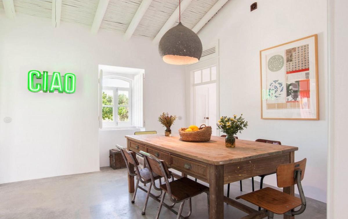 Модерното и автентичното се сливат в трапезарията