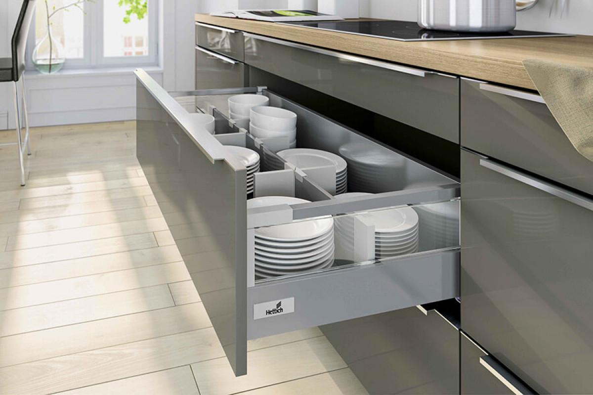 Къде да поставим любимия комплект чинии за хранене?