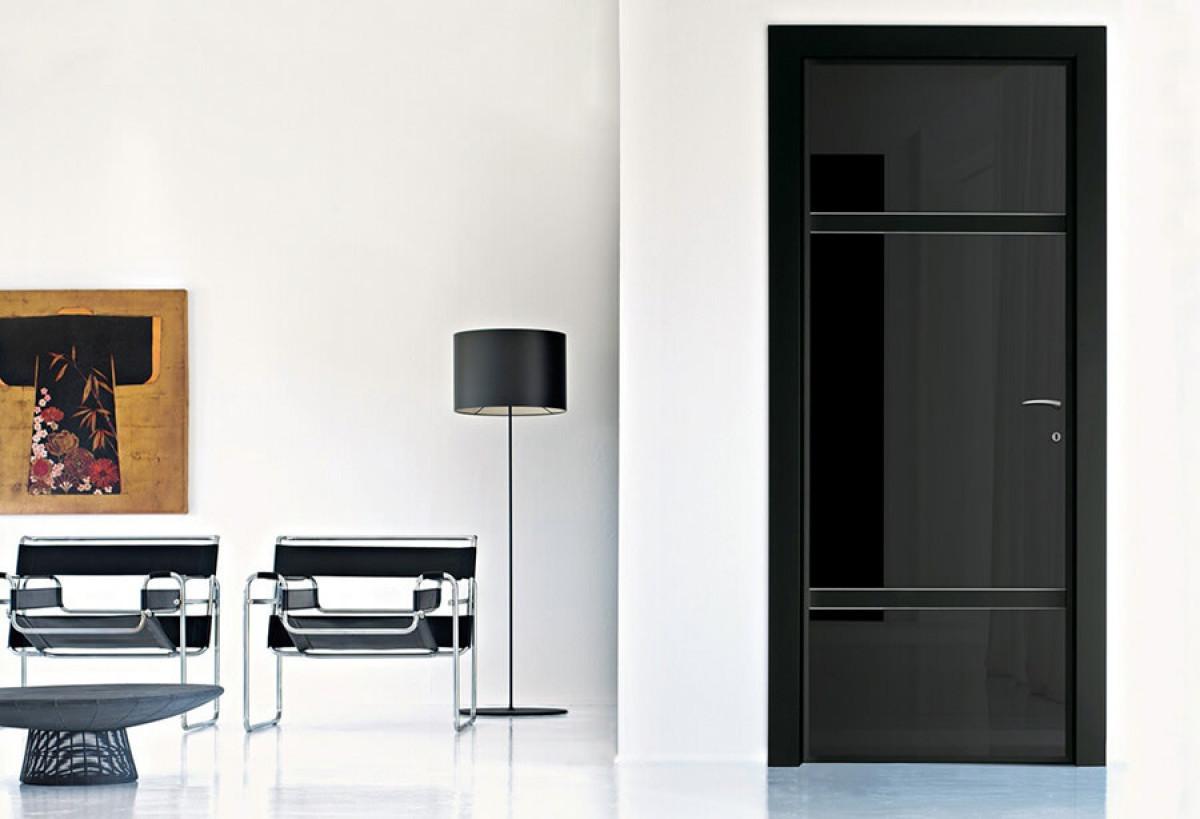 Заложете на масивна блиндирана врата