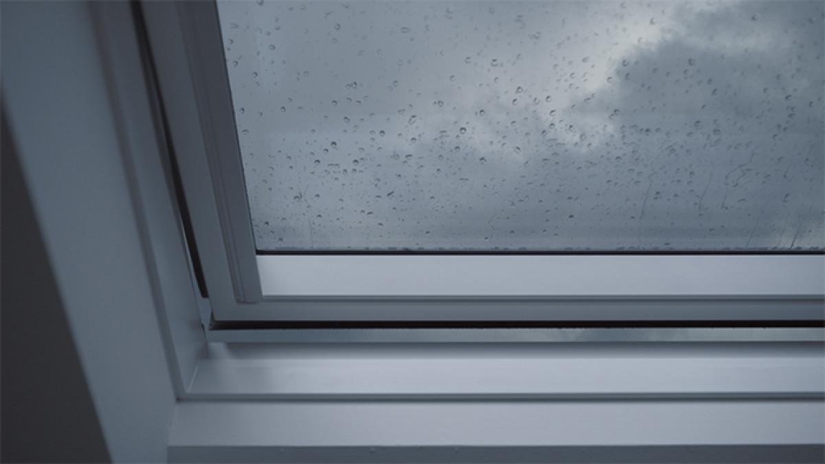 10л течност произвеждат 4 души, прекарвайки 1 ден в дома си