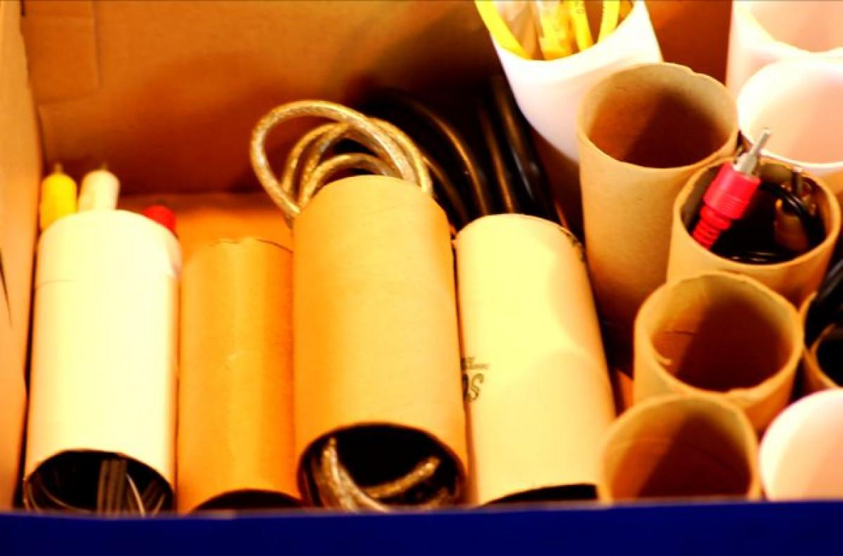 Мини-склад за кабели с рулца от хартия