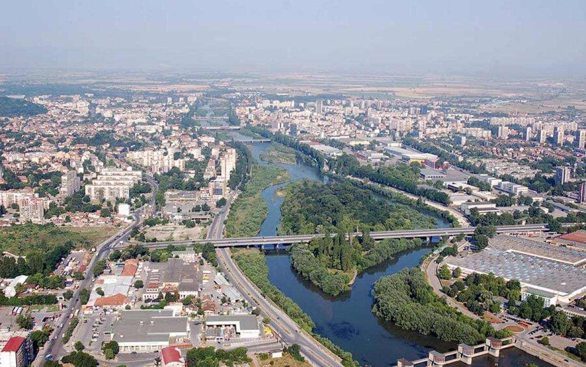 Централна изложба в три части