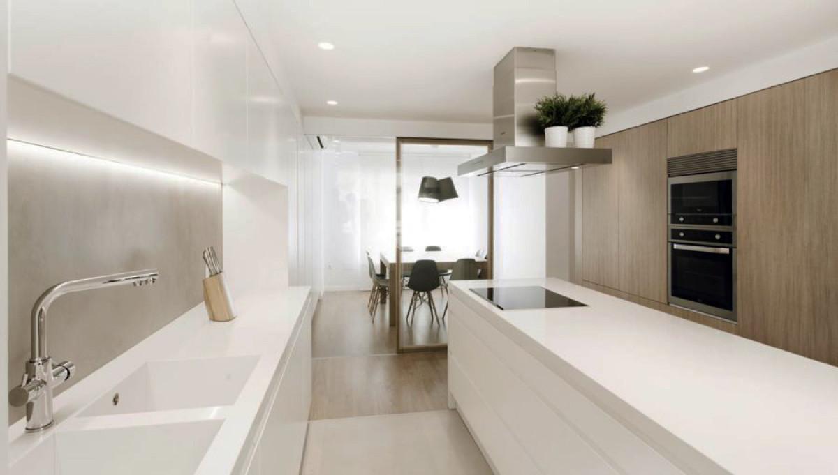 Изчистена и модерна минималистична кухня