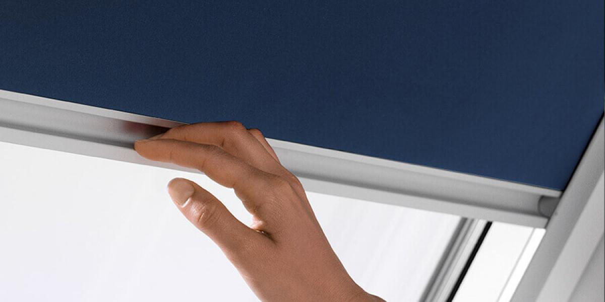Затъмнителните щори VELUX са лесни за монтаж и удобни за използване