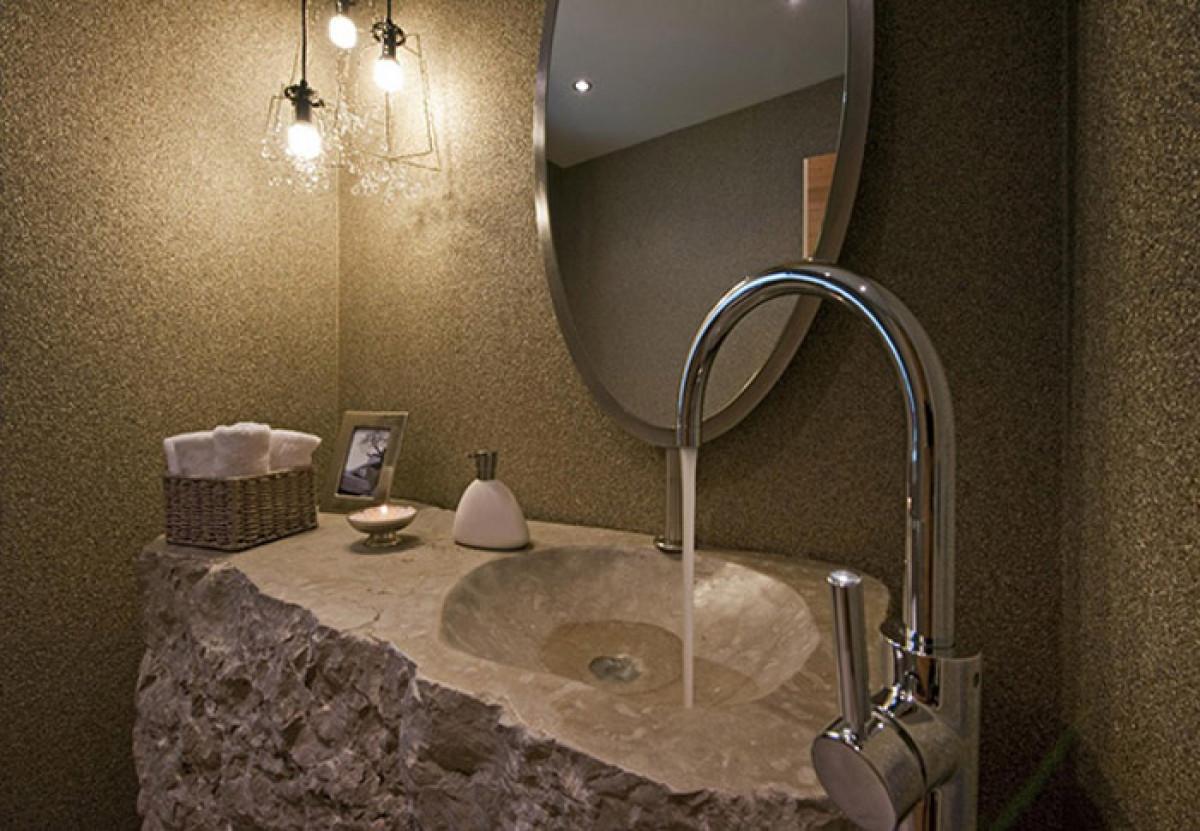 Мивка от естествен камък