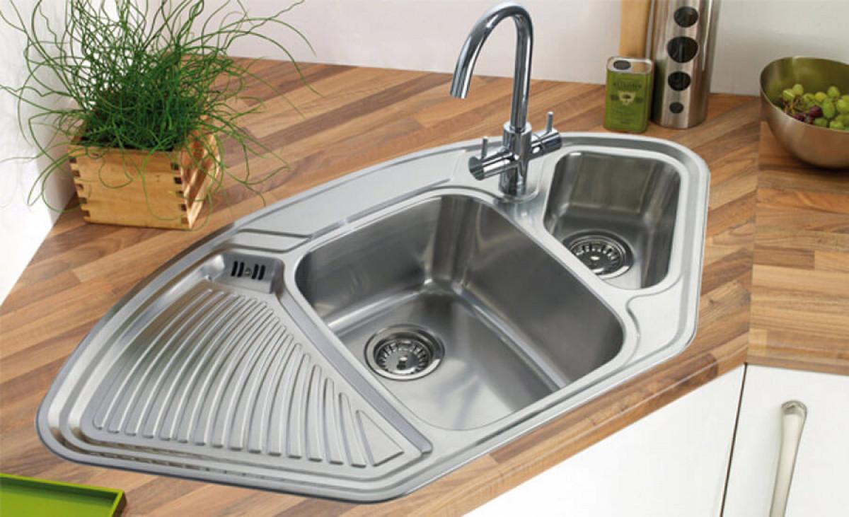 Обновете кухнята, като поставите мивката в ъгъла