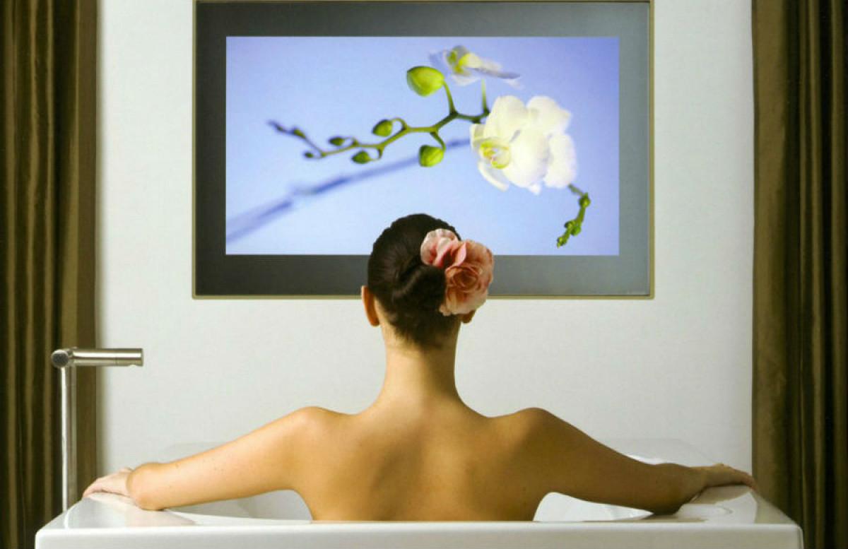 Гледайте любимия сериал във ваната