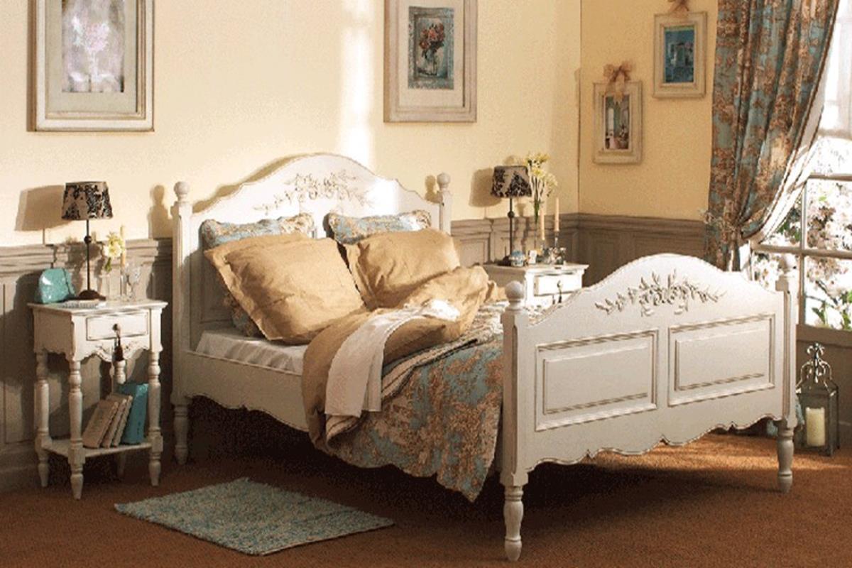 Спални от масивна дървесина