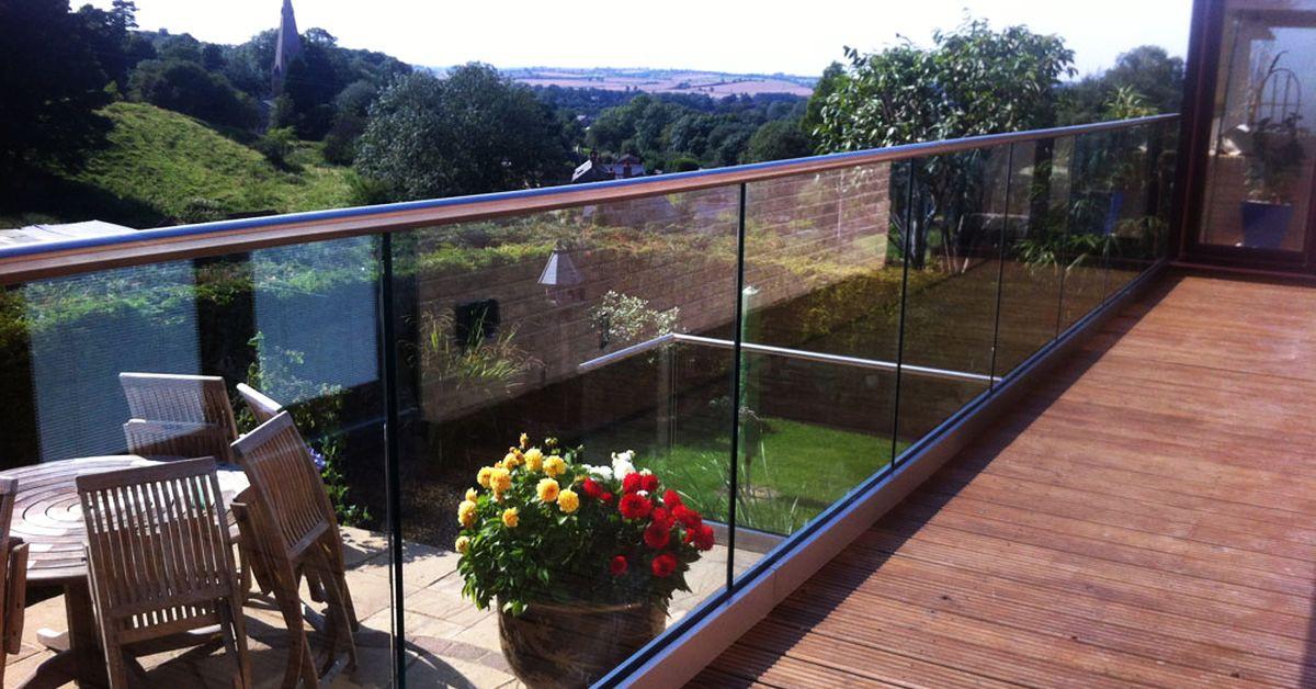 Какво ви е необходимо за стъклен парапет?