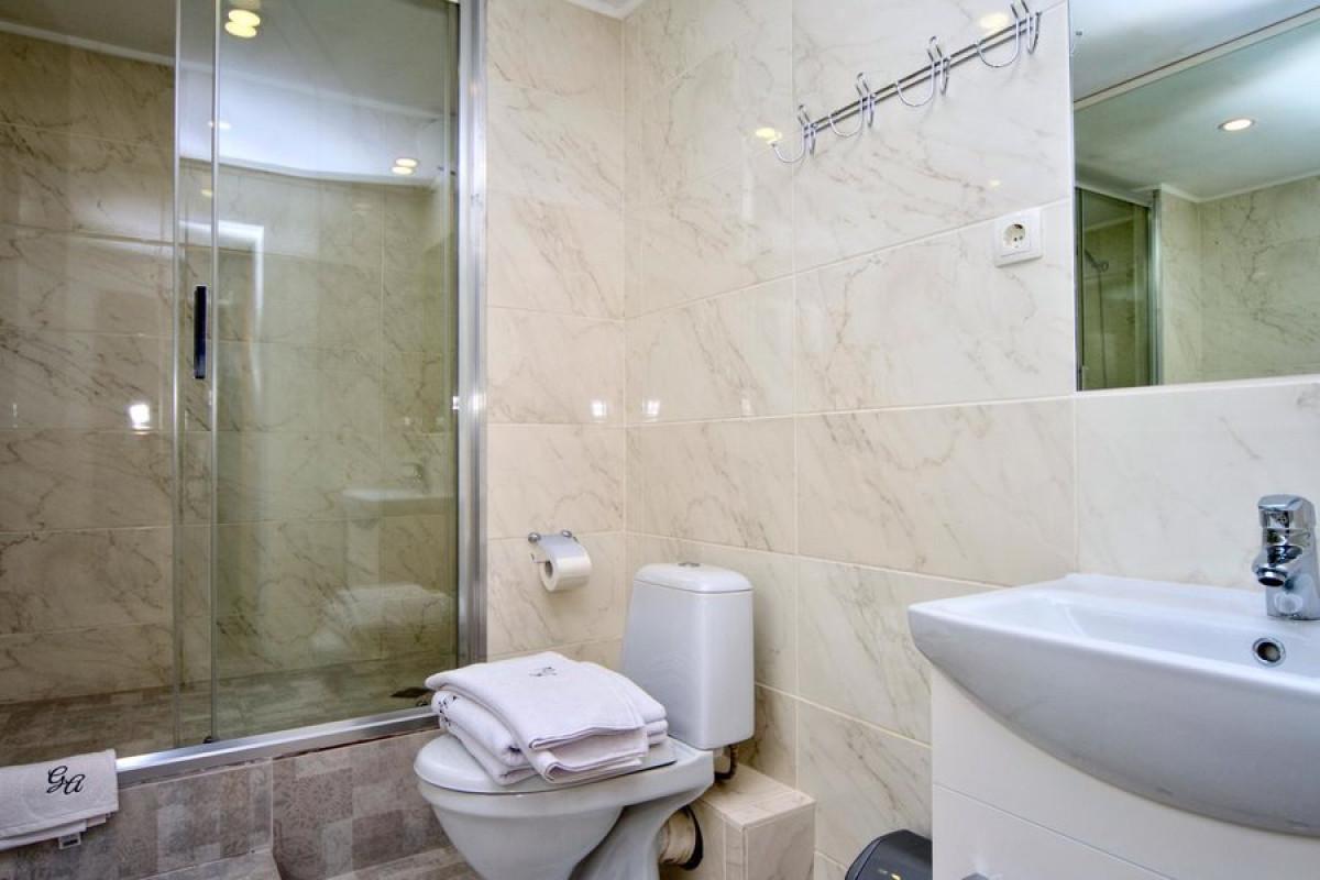 Елегантна и семпла баня