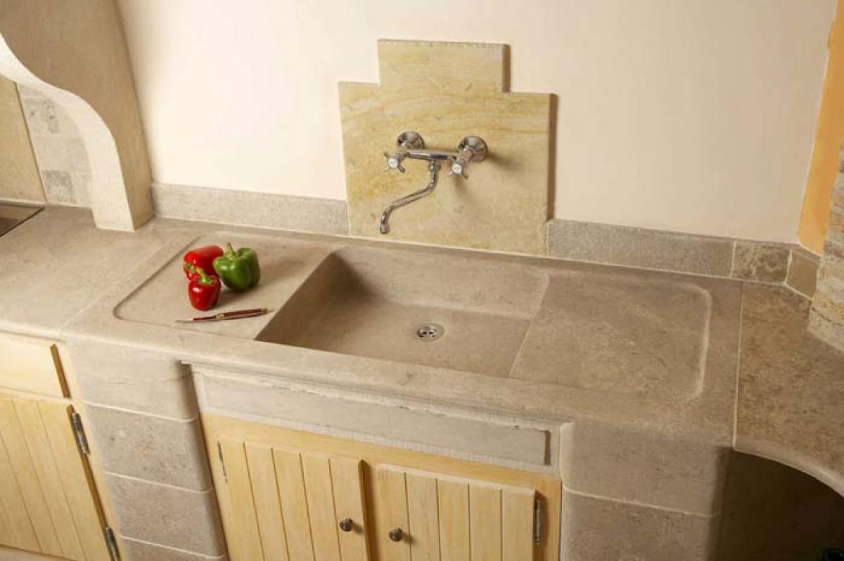 Естествен камък