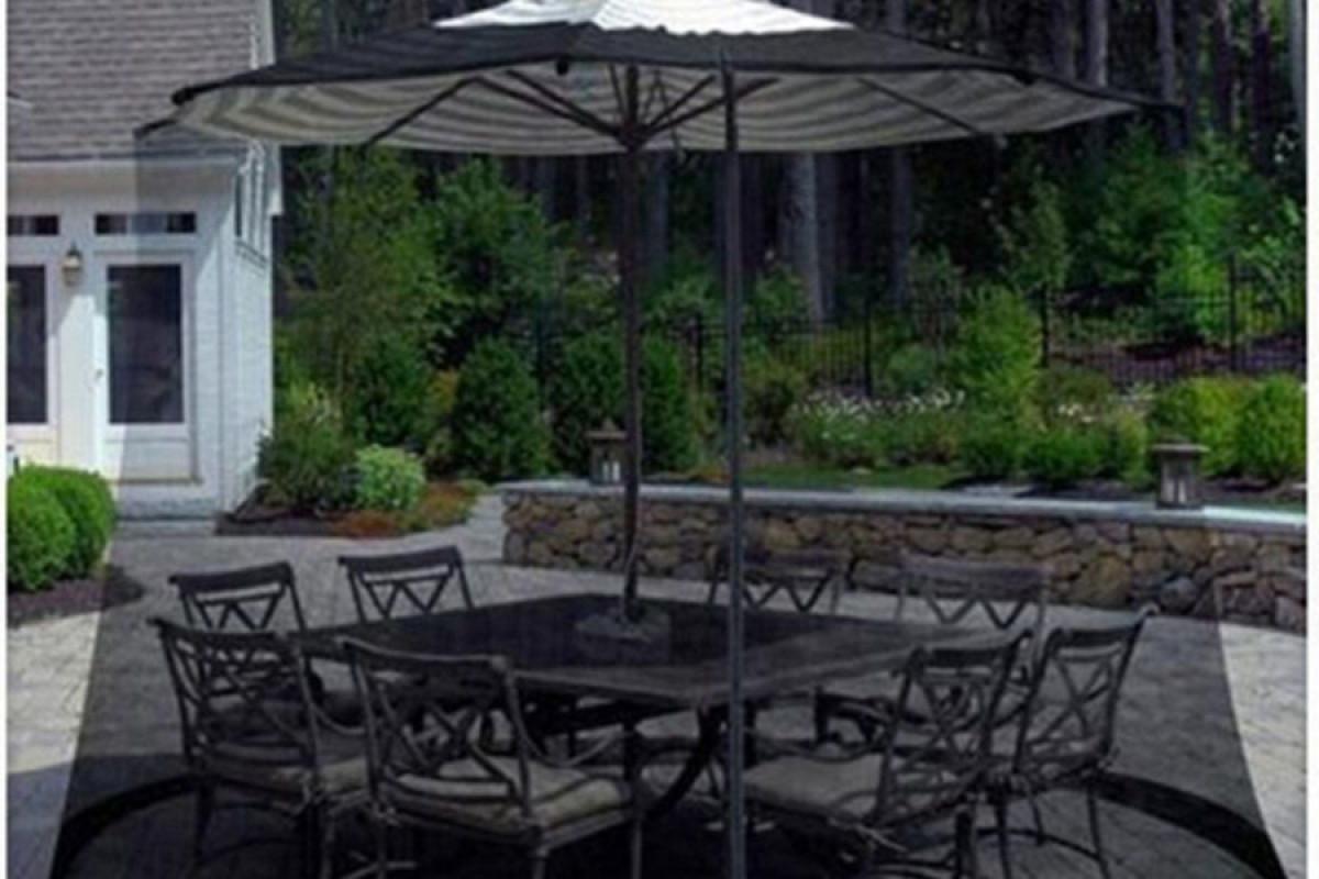 Увити до ушите в мрежа против комари