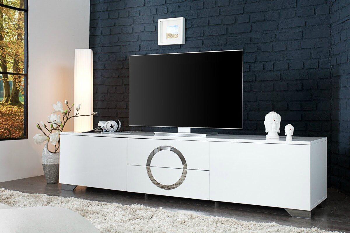 Какви удобства предоставя телевизорът?