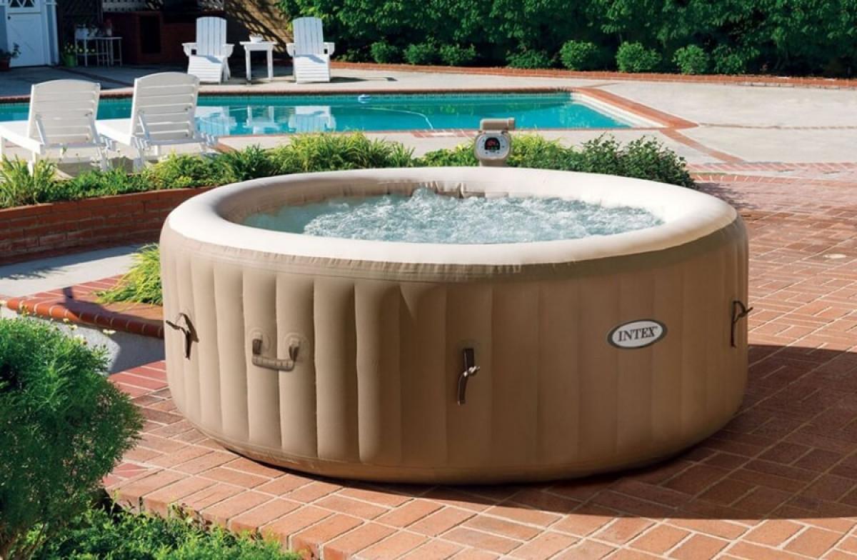 Да се разхладим в градинта с надуваемо джакузи