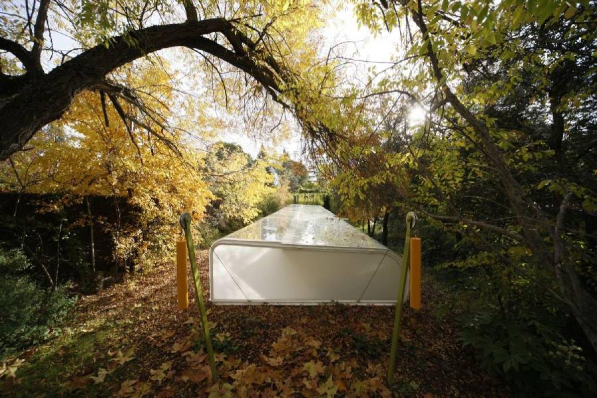 Постройката сближава с природата и дава уединение