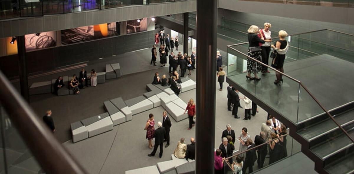 С дъх на артистичен минимализъм