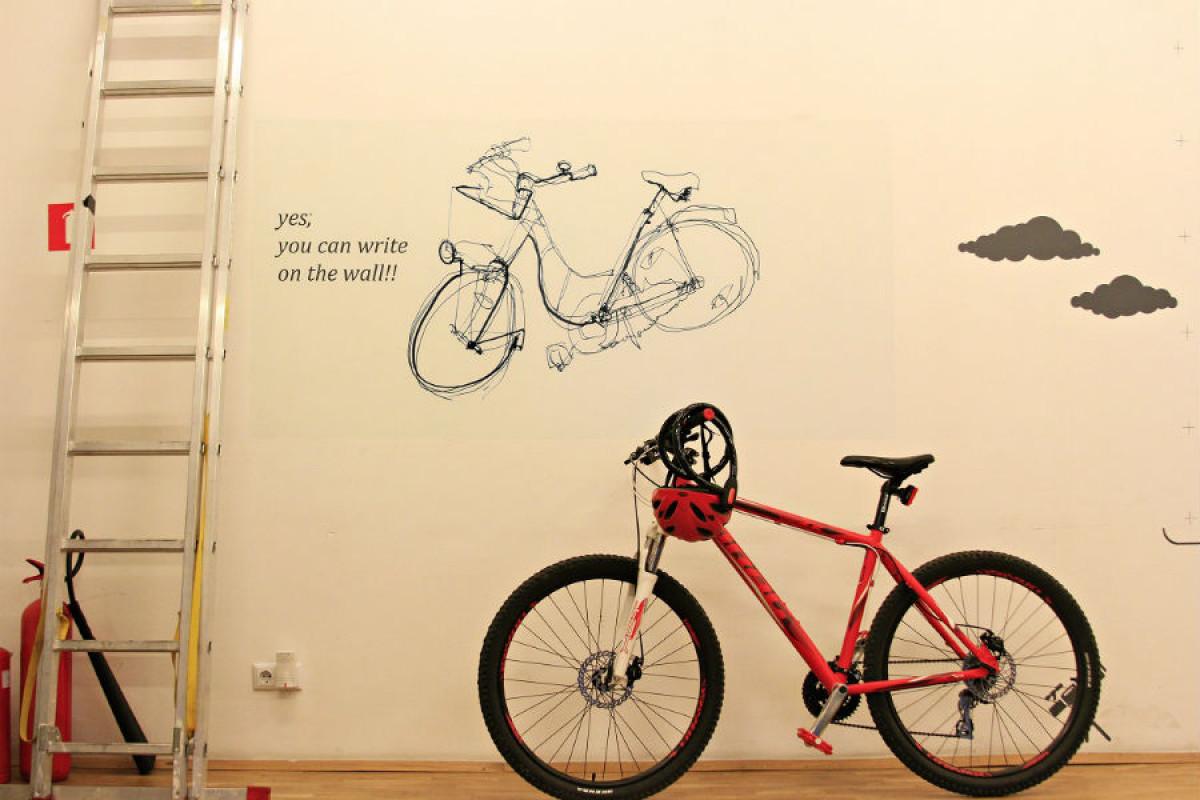 Фокуси от България: боя, върху която може да рисуваш и да изтриеш бързо и лесно