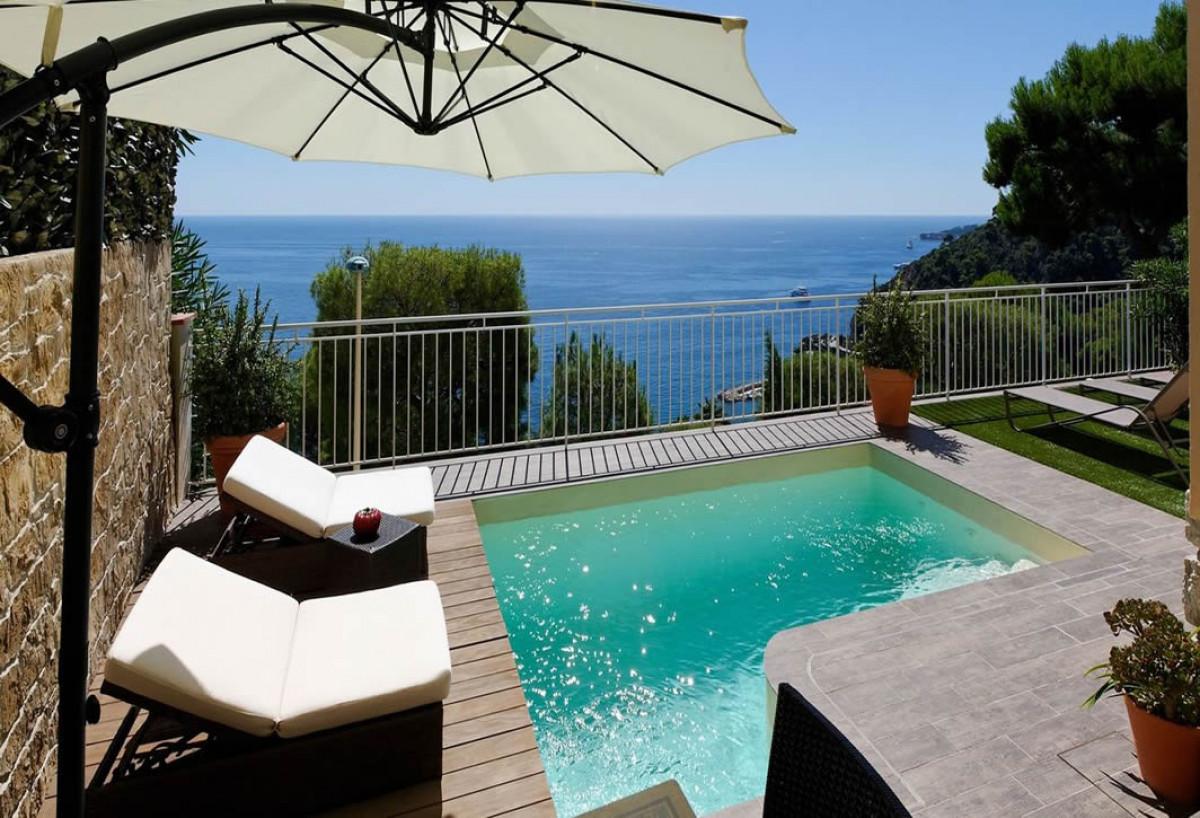 Малък басейн на терасата