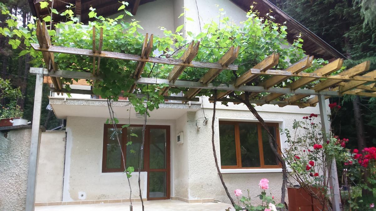 След смяна на дограма,замаска и плочки...