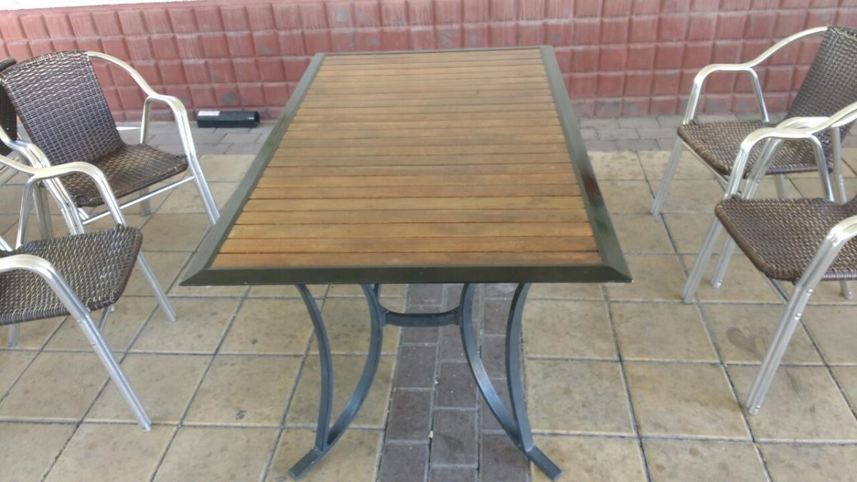 маса желязо и дърво