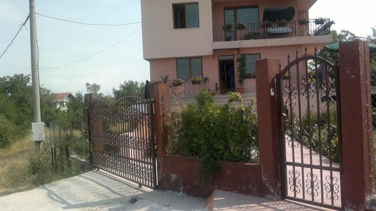 плъзгаща врата и единична врата