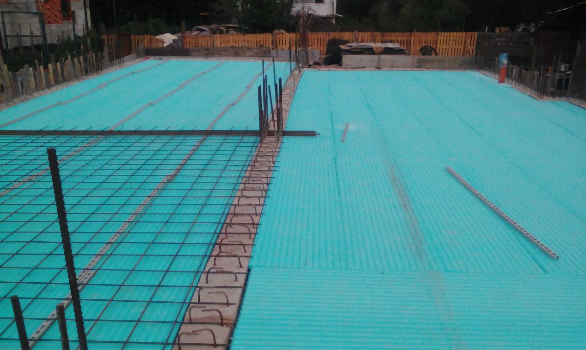 Редене на фибран и армиране на плоча