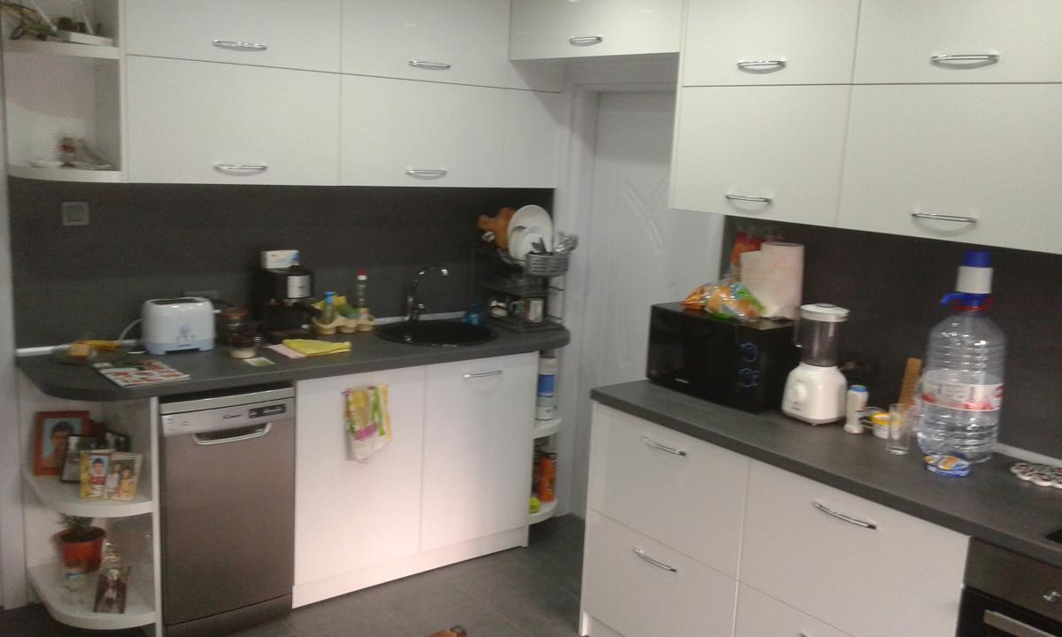 Преустройство на хол в дневен тракт с кухня