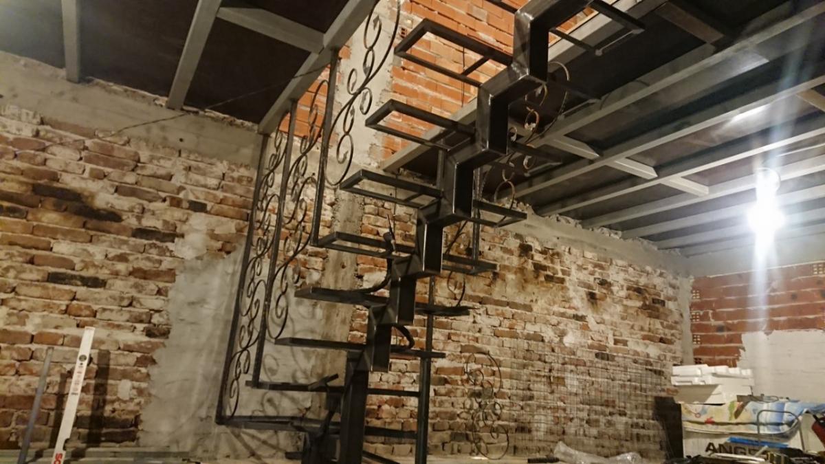 Метална стълба