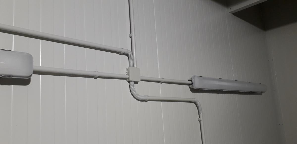 Мотеж върху сандвич панел